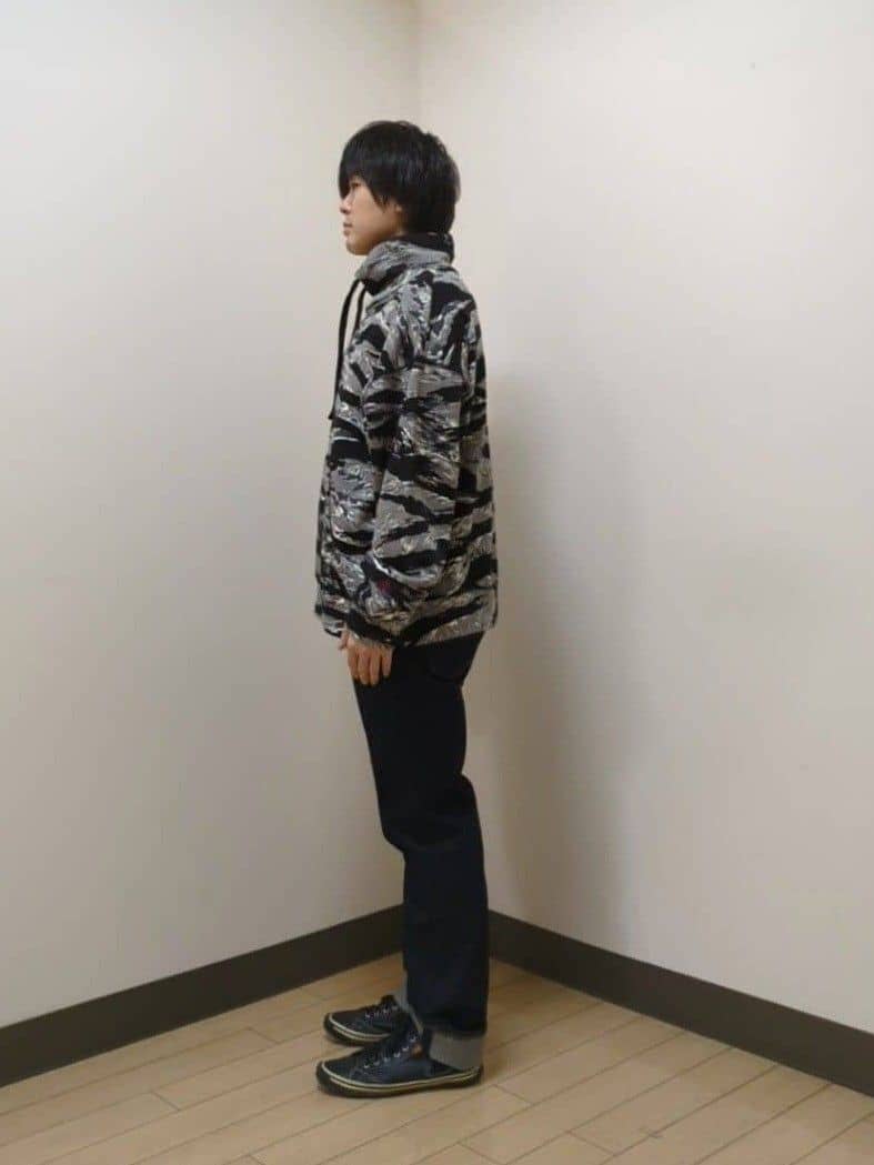 あきやまさんの「TAKEO KIKUCHI｜【モンスターストレッチ】日本製 ワンウォッシュ デニムパンツ」を使ったコーディネート