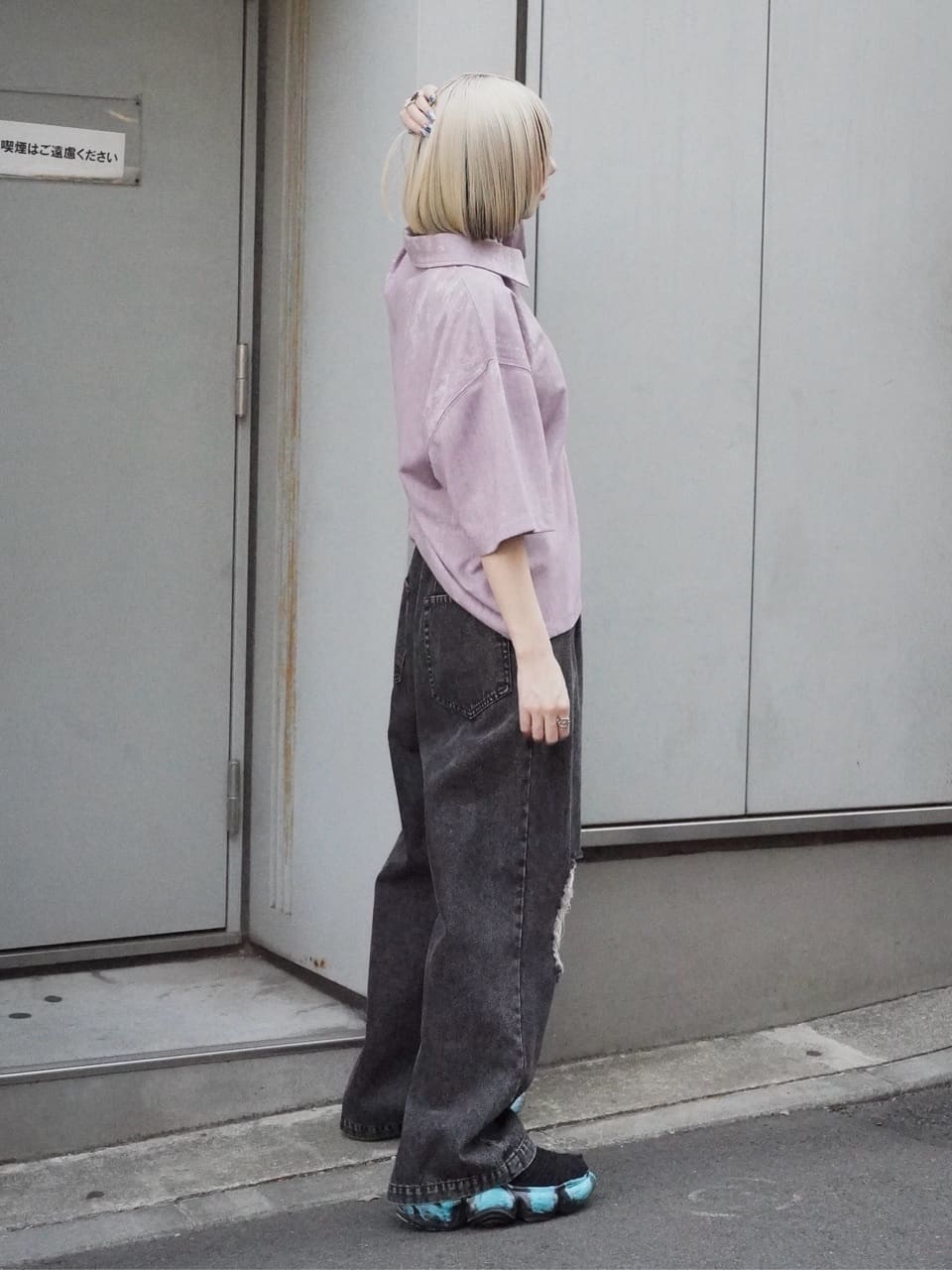 川本葵さんの「tk.TAKEO KIKUCHI｜◆ヴィンテージライクハーフジップポロシャツ」を使ったコーディネート