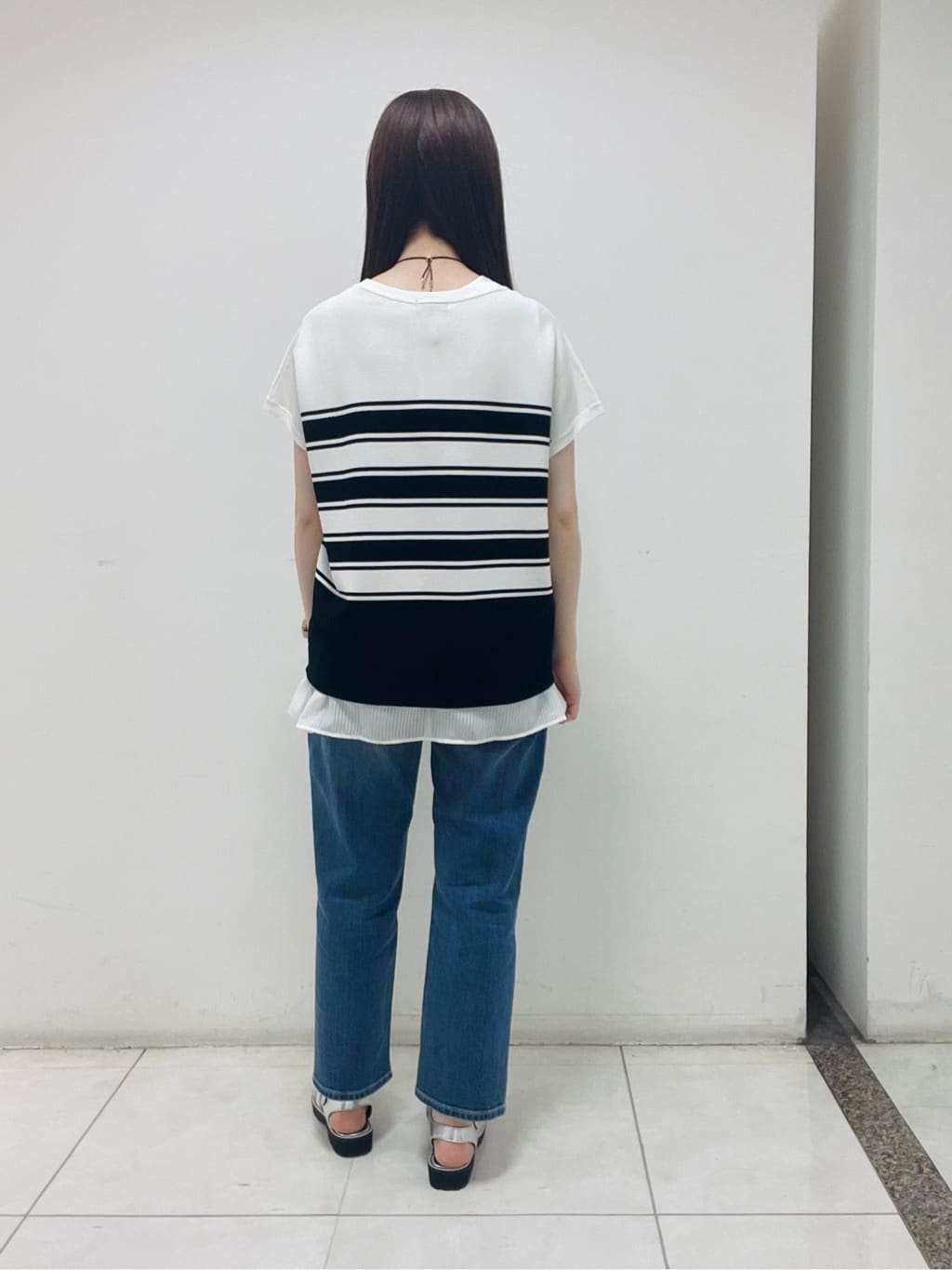 mさんの「INDIVI｜【褒められデニム】スリムストレート デニムパンツ」を使ったコーディネート