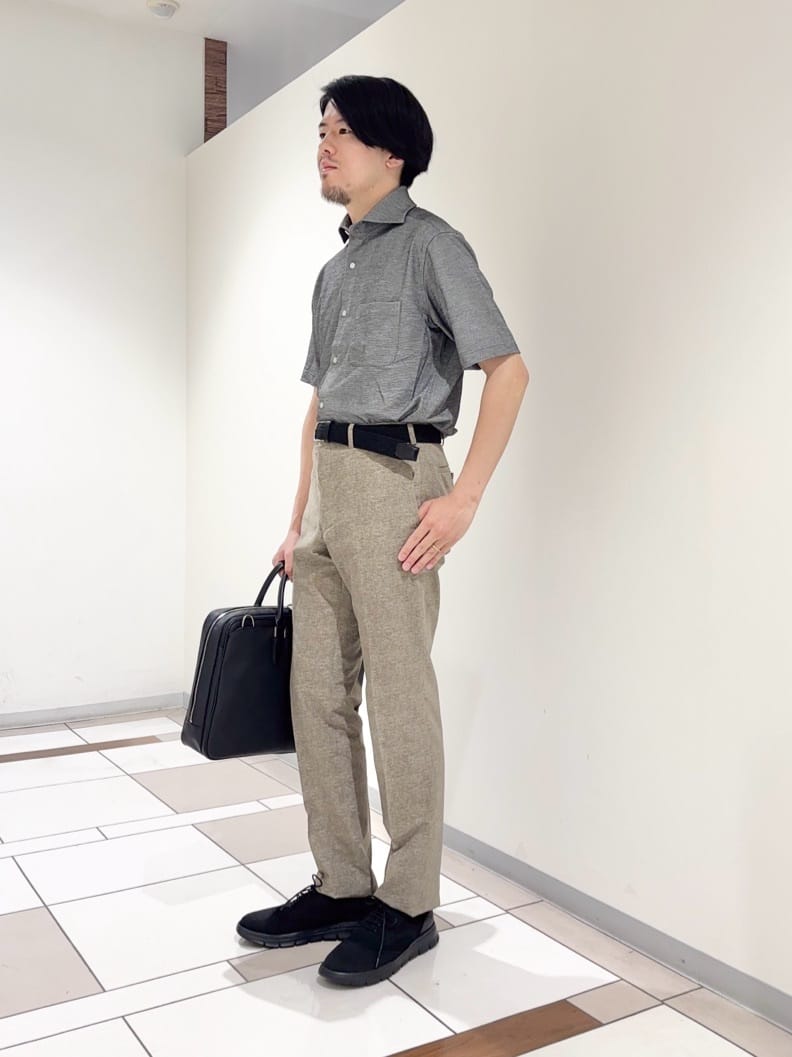 及川さんの「TAKEO KIKUCHI｜【抗菌防臭】COOL DOTS（R）ドビープリント パンツ」を使ったコーディネート