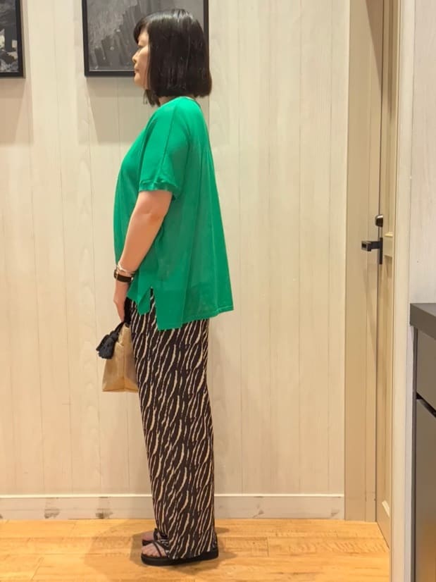 Tomoさんの「SHOO･LA･RUE｜◆【2点セット】インせず着られるシアーニット＋タンクトップ」を使ったコーディネート