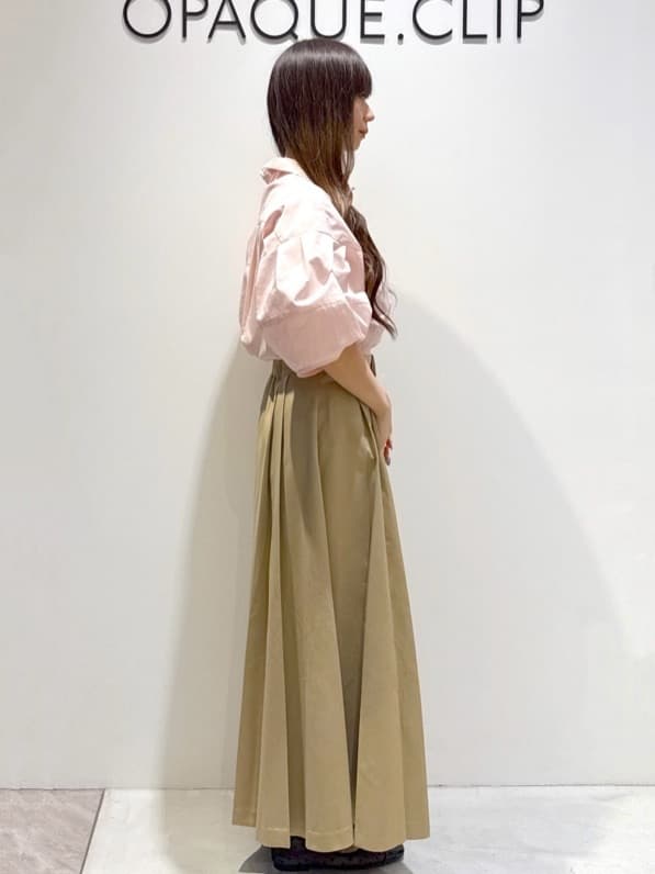 mikaさんの「OPAQUE.CLIP｜◆《美人百花掲載》ランタンスリーブシャツ【洗濯機洗い可】」を使ったコーディネート