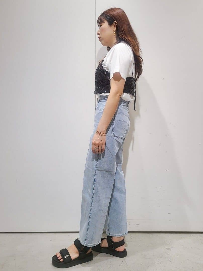 hmさんの「OPAQUE.CLIP｜◆《ツインセット》スパンコールキャミ&times;Tシャツ【洗濯機洗い可】」を使ったコーディネート