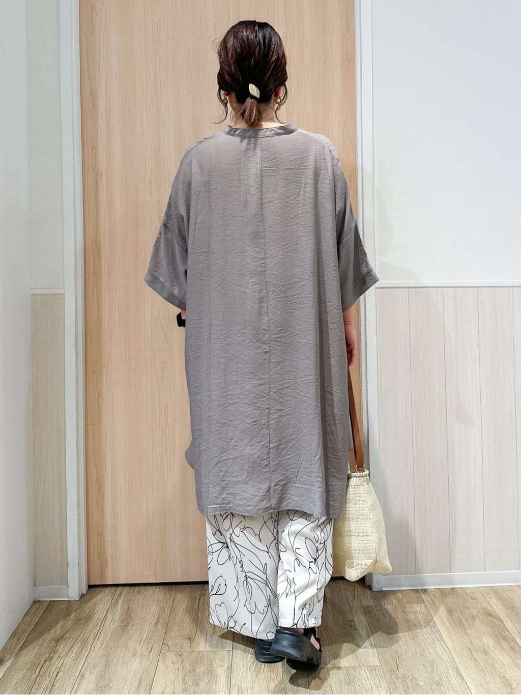 mimoさんの「SHOO･LA･RUE｜◆【洗える/S-LL/ひんやり】ゆったりチュニックワンピース」を使ったコーディネート