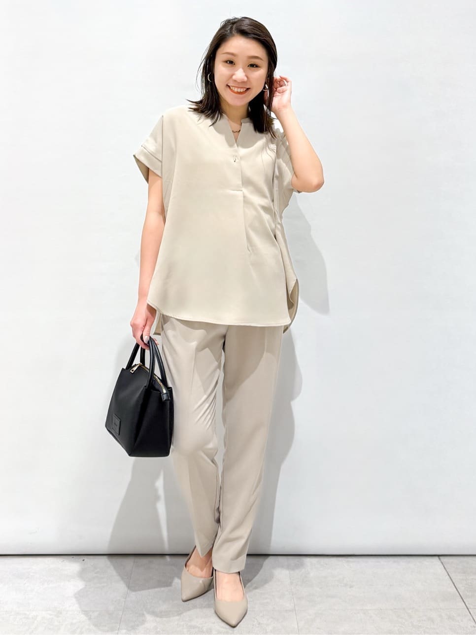 yuka.aさんの「OPAQUE.CLIP｜《7色展開／SS-LLサイズ》ストレッチスキッパーブラウス／セットアップ対応【洗濯機洗い可／防シワ】」を使ったコーディネート