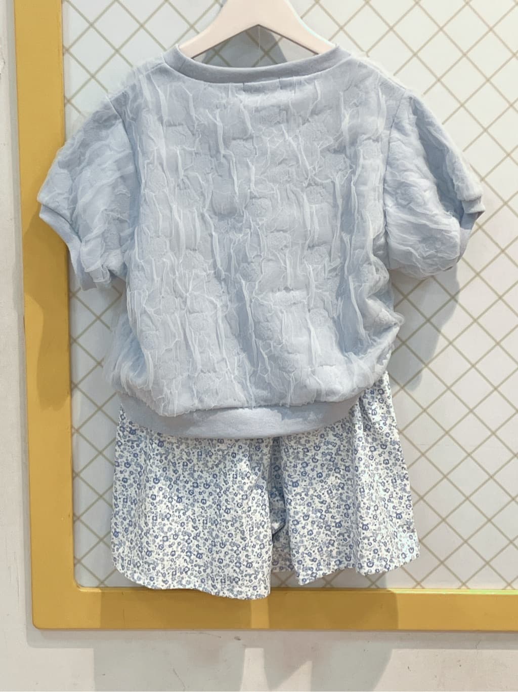 蒼さんの「SHOO･LA･RUE｜◆【130-150cm】シアーの凹凸感が大人っぽい デザイントップス」を使ったコーディネート