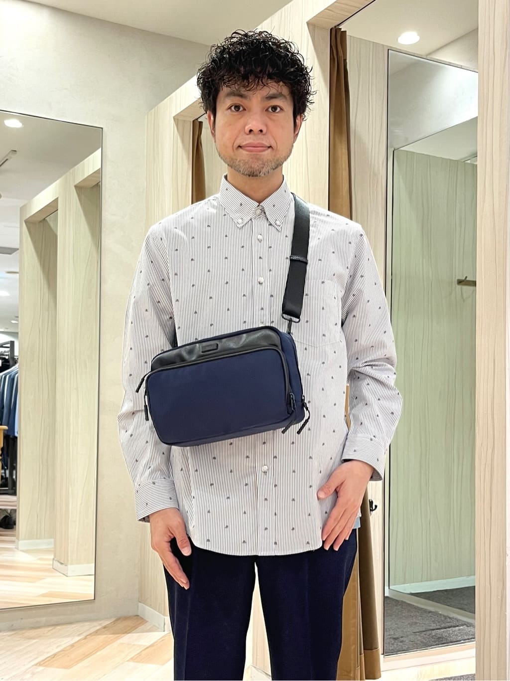 URAさんの「TAKEO KIKUCHI｜ハットモチーフ ジャカード ストライプ シャツ」を使ったコーディネート