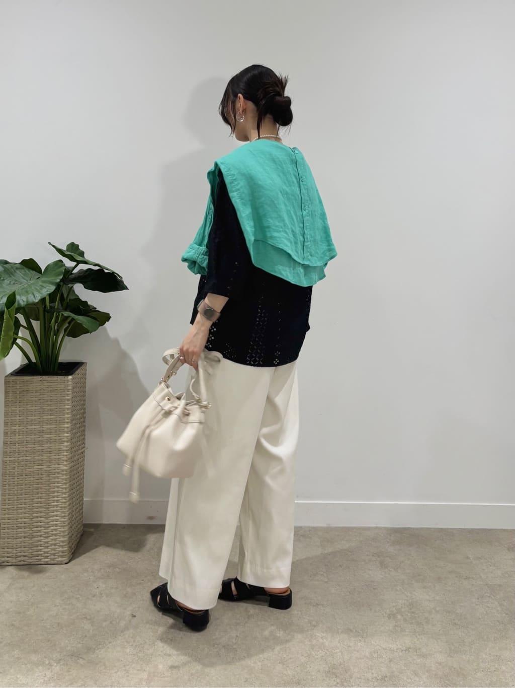 ibukiさんの「INDIVI｜◆【刺繍／レース】スラッシュネックブラウス」を使ったコーディネート