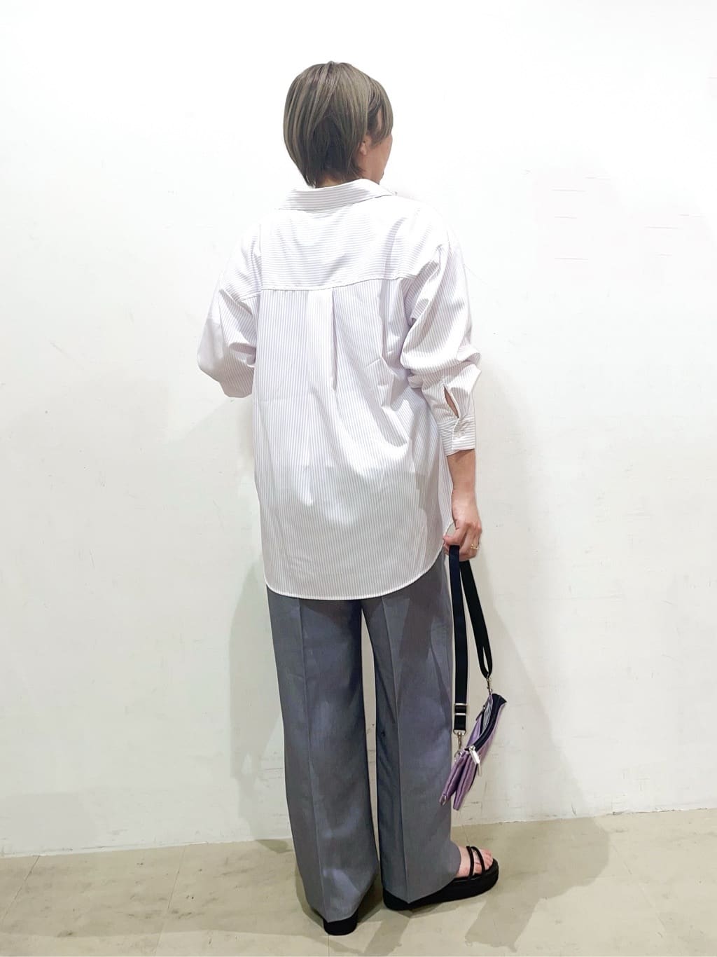 Ricoさんの「SHOO･LA･RUE｜◆【ひんやり/UV/吸水速乾/洗濯後しわになりにくい】ラッシュガードにもなる ストライプ前開きシャツ」を使ったコーディネート