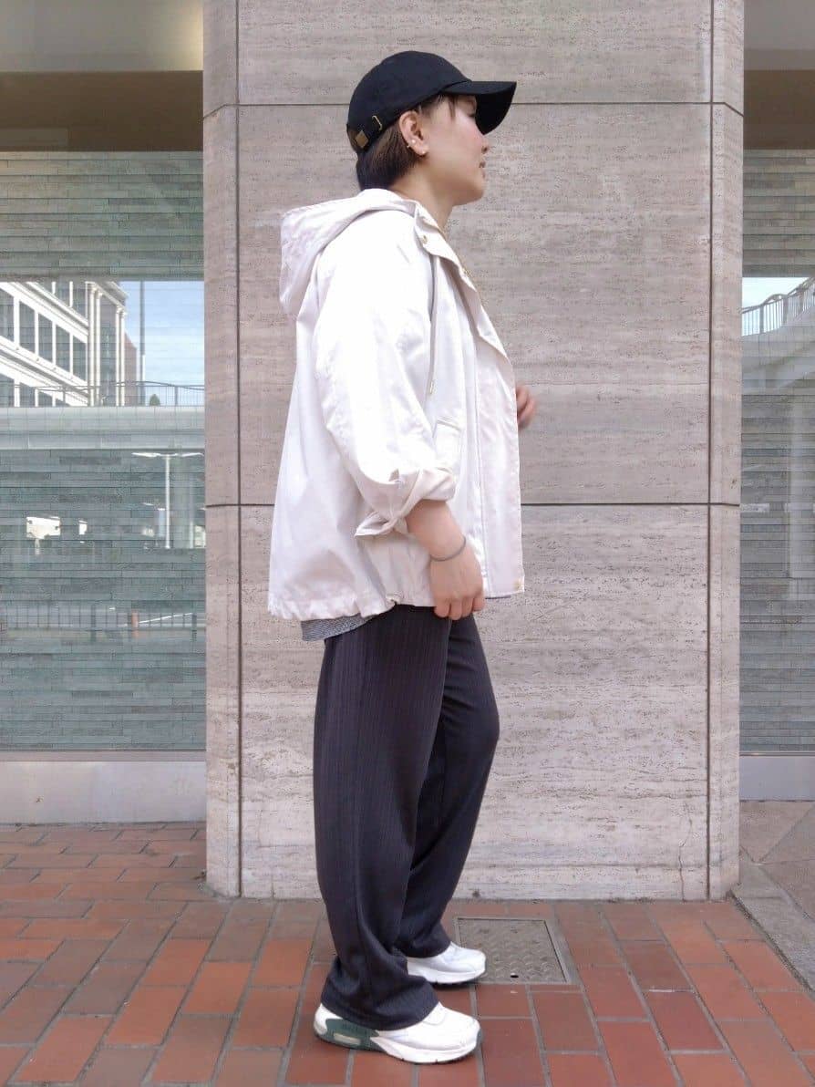 ヒロコジさんの「SHOO･LA･RUE｜◆【高レビュー/洗える/UV/吸水速乾】洗濯後しわになりにくいリネンブレンドドルマンシャツ」を使ったコーディネート
