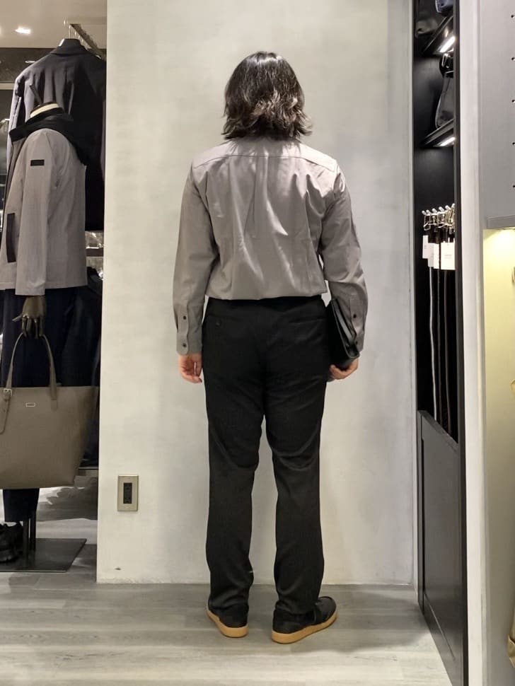 nishiさんの「TAKEO KIKUCHI｜【ONOFF対応】TRダブルニット ストレッチパンツ」を使ったコーディネート