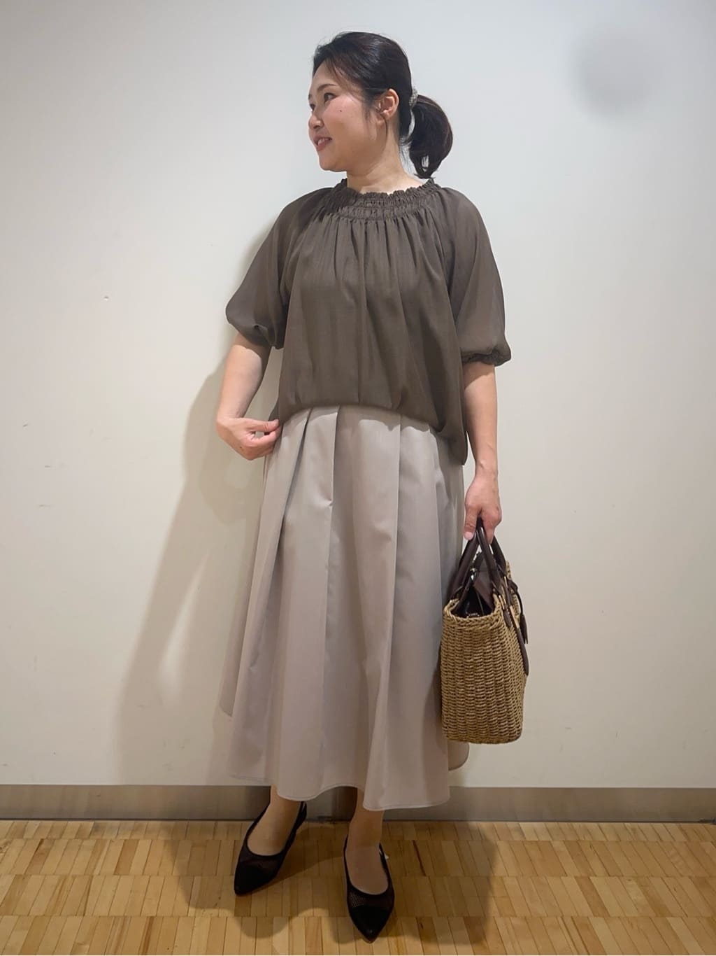 haseさんの「Reflect｜◆【洗える】シャーリングデザインブラウス」を使ったコーディネート