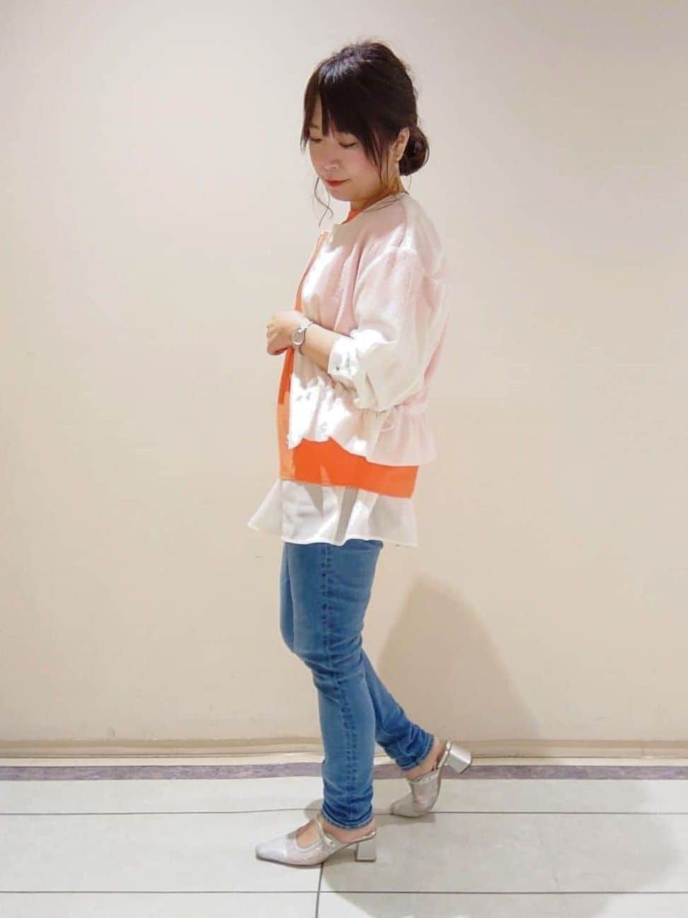 TOMOMIさんの「INDIVI｜【洗える／レイヤードにも活躍】ペプラムインナートップス」を使ったコーディネート