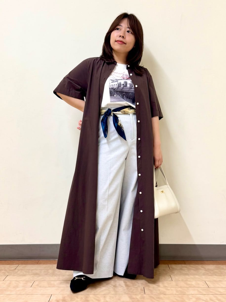 katoさんの「UNTITLED｜【手洗い／88cm正方形】シアー素材チェーン柄スカーフ」を使ったコーディネート