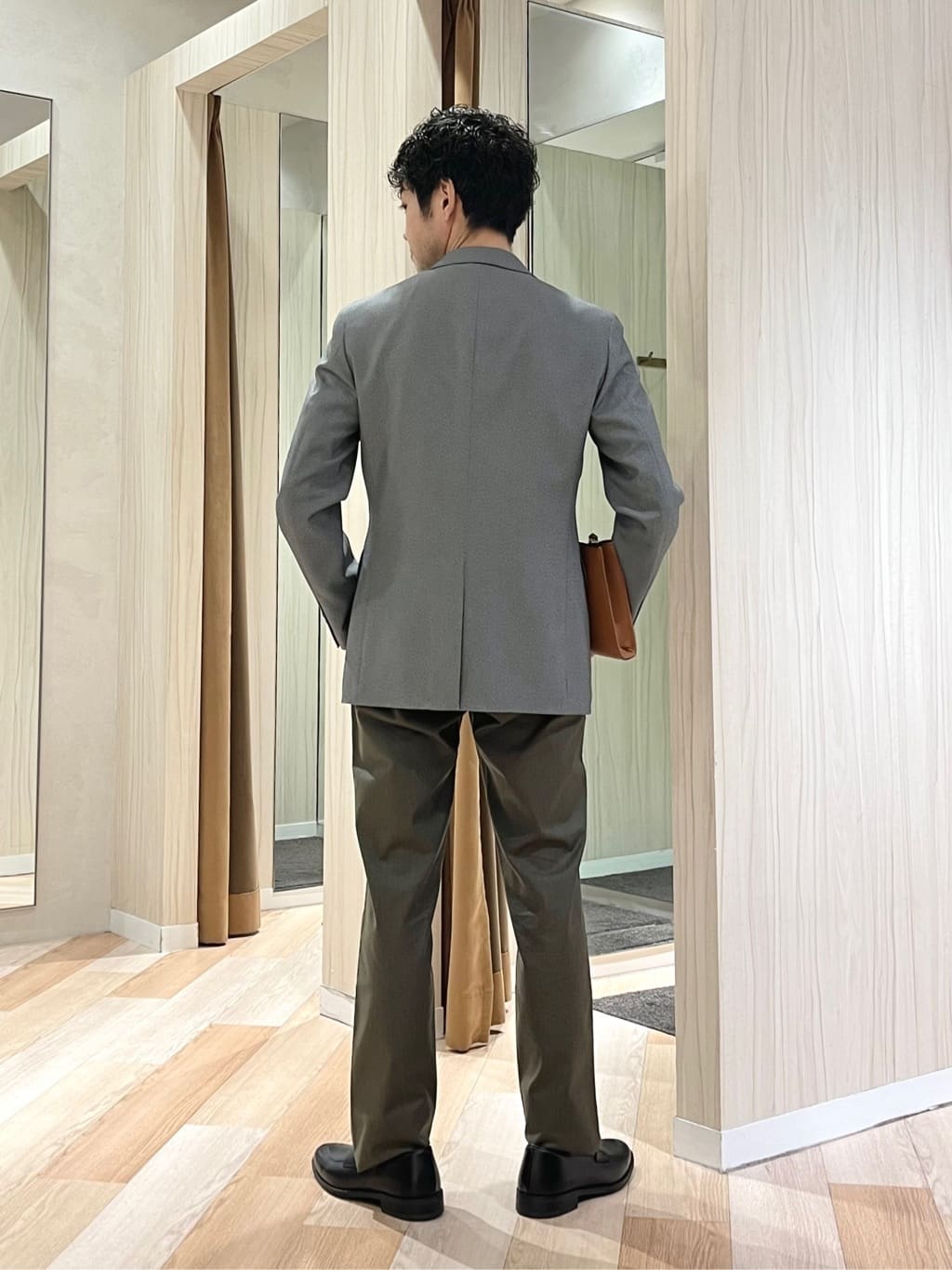 URAさんの「TAKEO KIKUCHI｜【全7サイズ&times;8色展開！】トップマルチヘリンボン パンツ」を使ったコーディネート