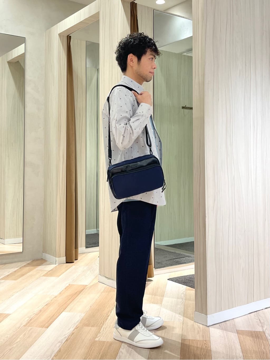 URAさんの「TAKEO KIKUCHI｜ハットモチーフ ジャカード ストライプ シャツ」を使ったコーディネート