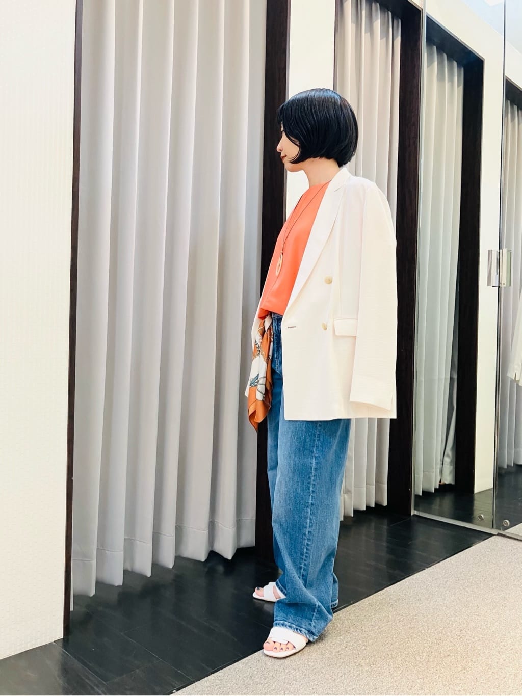 AYAさんの「INDIVI｜【60cm四方】スクエアスカーフ」を使ったコーディネート