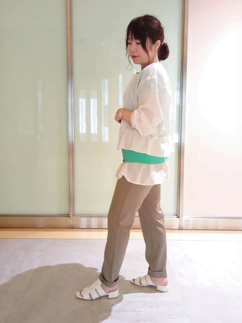 TOMOMIさんの「INDIVI｜【洗える／レイヤードにも活躍】ペプラムインナートップス」を使ったコーディネート