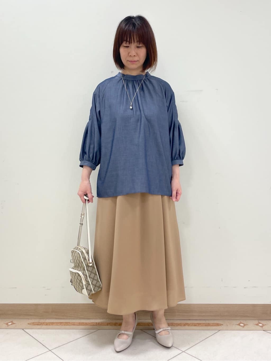 hanaさんの「Reflect｜◆【洗える】オフボディシャツブラウス」を使ったコーディネート