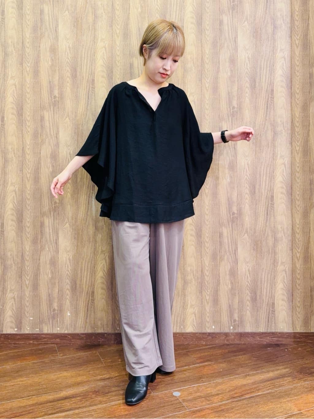 ちばみさんの「SHOO･LA･RUE｜◆【洗える/ひんやり】涼しく体型カバー お袖フレア ドレープブラウス」を使ったコーディネート