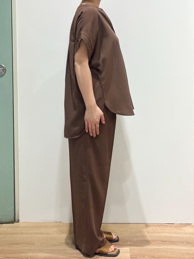 chiakiさんの「OPAQUE.CLIP｜《7色展開／SS-LLサイズ》ストレッチスキッパーブラウス／セットアップ対応【洗濯機洗い可／防シワ】」を使ったコーディネート