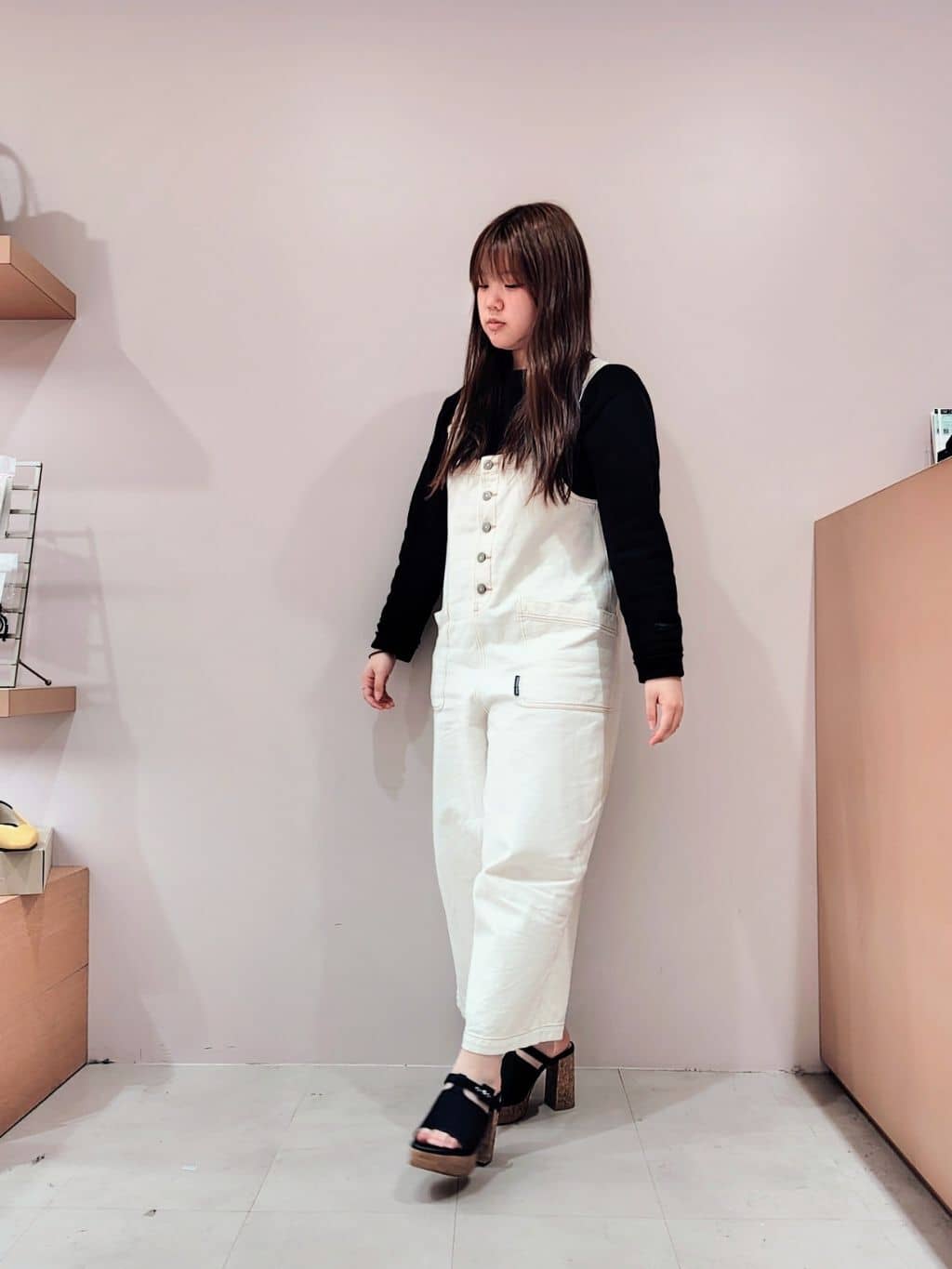 まいまいさんの「ESPERANZA｜ミニバックルコルクヒールミュール」を使ったコーディネート