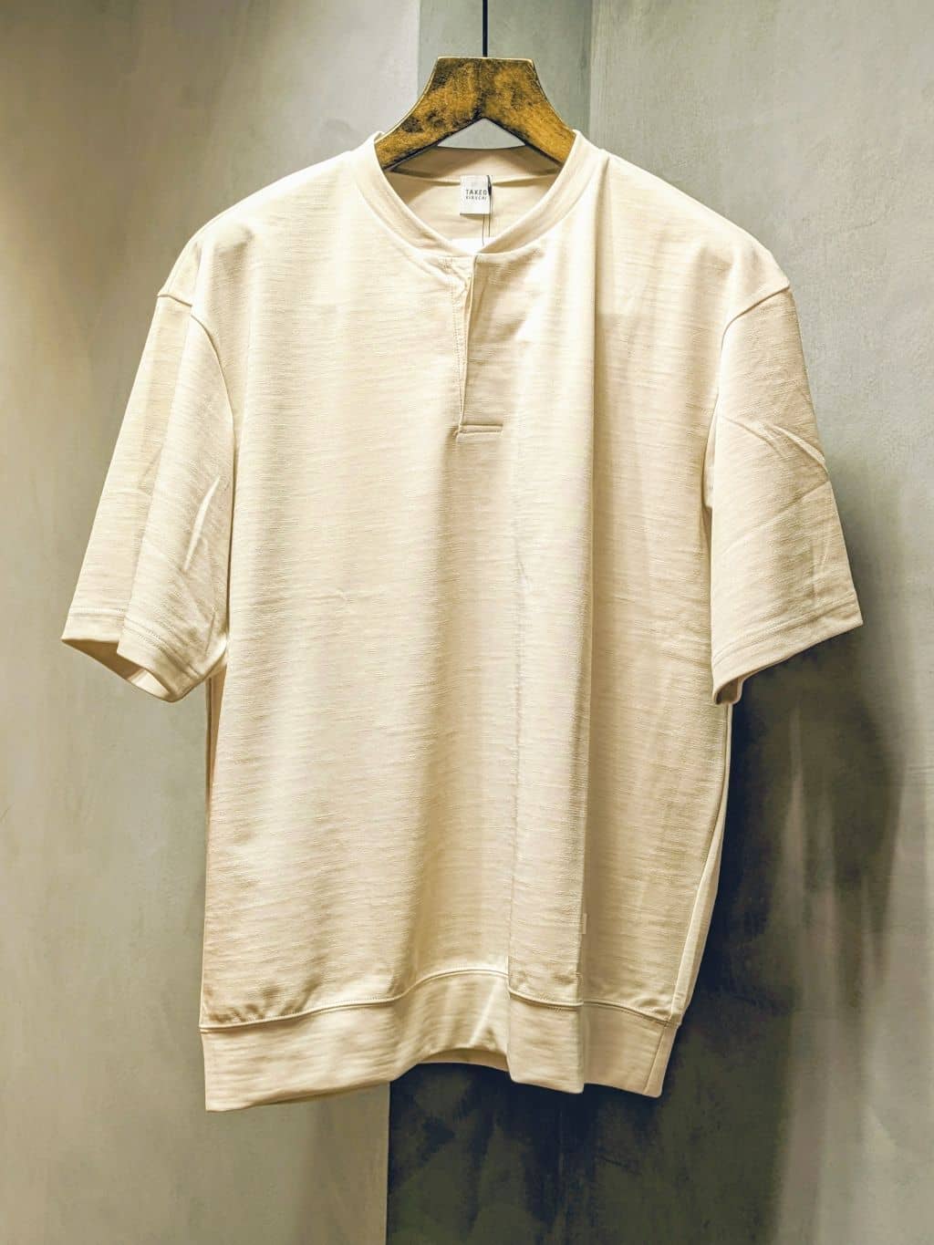 yasuさんの「TAKEO KIKUCHI｜【抗菌防臭／5サイズ展開】ハイゲージポンチ Tシャツ」を使ったコーディネート