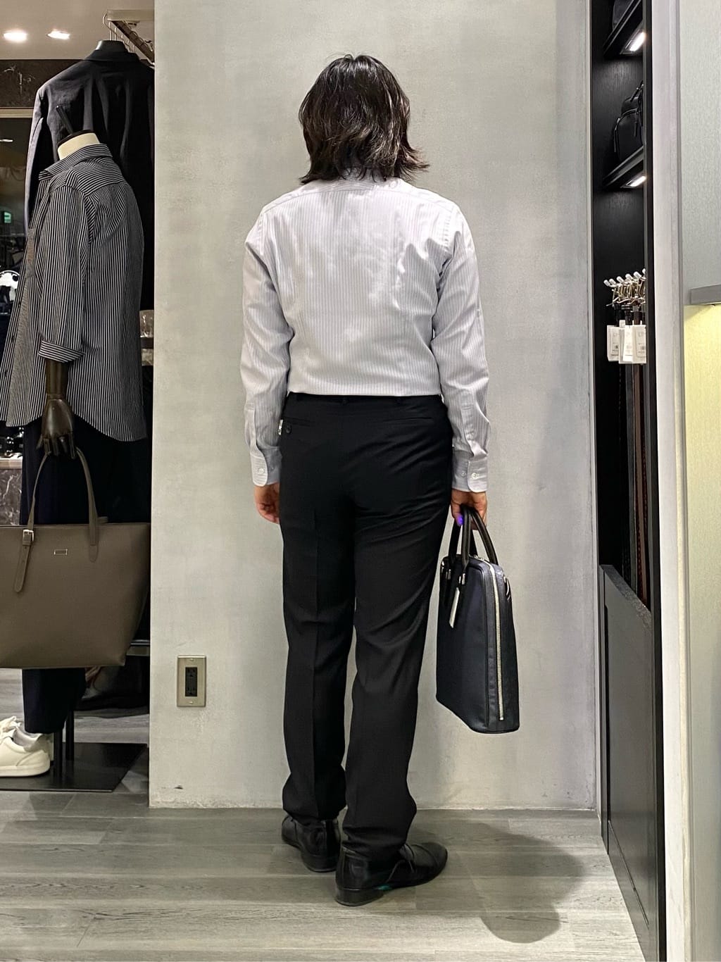 nishiさんの「TAKEO KIKUCHI｜ドビーストライプ ビジネス シャツ」を使ったコーディネート