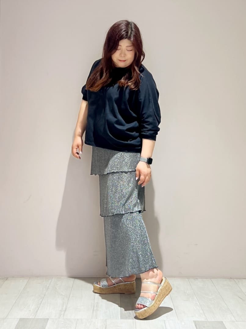 yumiさんの「ESPERANZA｜グリッター&times;クリアベルト 厚底コルクサンダル」を使ったコーディネート