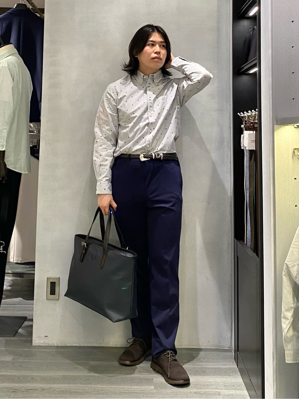 nishiさんの「TAKEO KIKUCHI｜ハットモチーフ ジャカード ストライプ シャツ」を使ったコーディネート