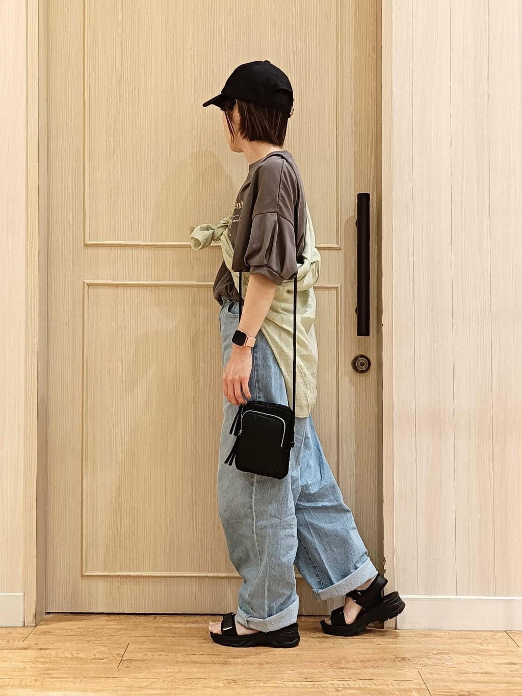 manikoさんの「SHOO･LA･RUE｜【S-LL/ひんやり/UV】ぷっくりラメプリントロゴTシャツ」を使ったコーディネート