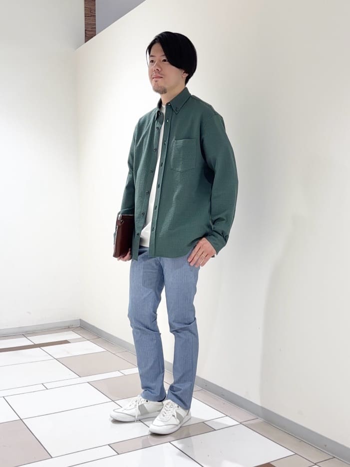 及川さんの「TAKEO KIKUCHI｜【抗菌防臭/シーズンレス】シアサッカー ジャージシャツ」を使ったコーディネート