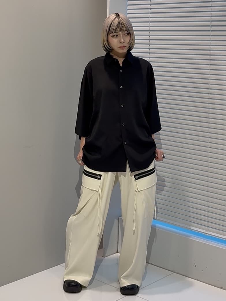 川本葵さんの「tk.TAKEO KIKUCHI｜◆AラインサイドZIPカーゴパンツ」を使ったコーディネート