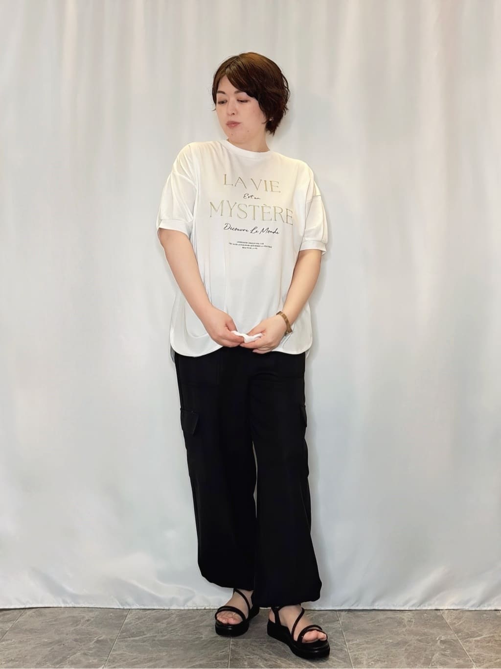 たみさんの「SHOO･LA･RUE｜【S-LL/ひんやり/UV】ぷっくりラメプリントロゴTシャツ」を使ったコーディネート