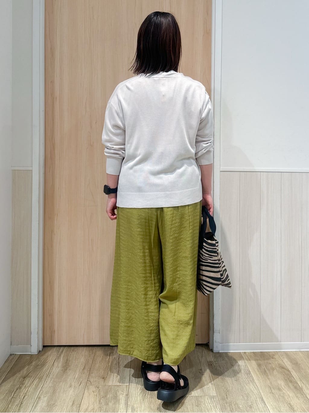 mimoさんの「SHOO･LA･RUE｜◆さらさらドビーイージーガウチョパンツ」を使ったコーディネート