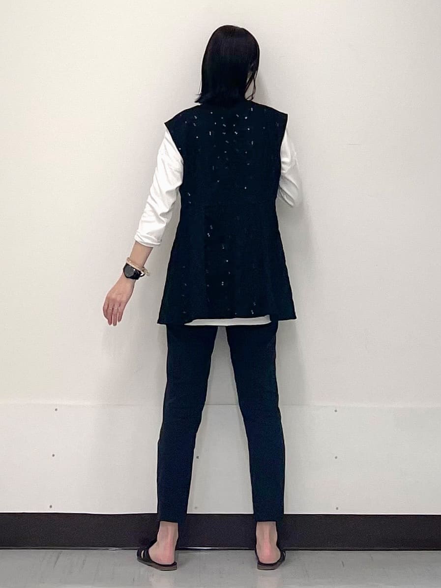 ikueさんの「INDIVI｜◆【洗える】フラワーカット刺繍ノースリーブブラウス」を使ったコーディネート