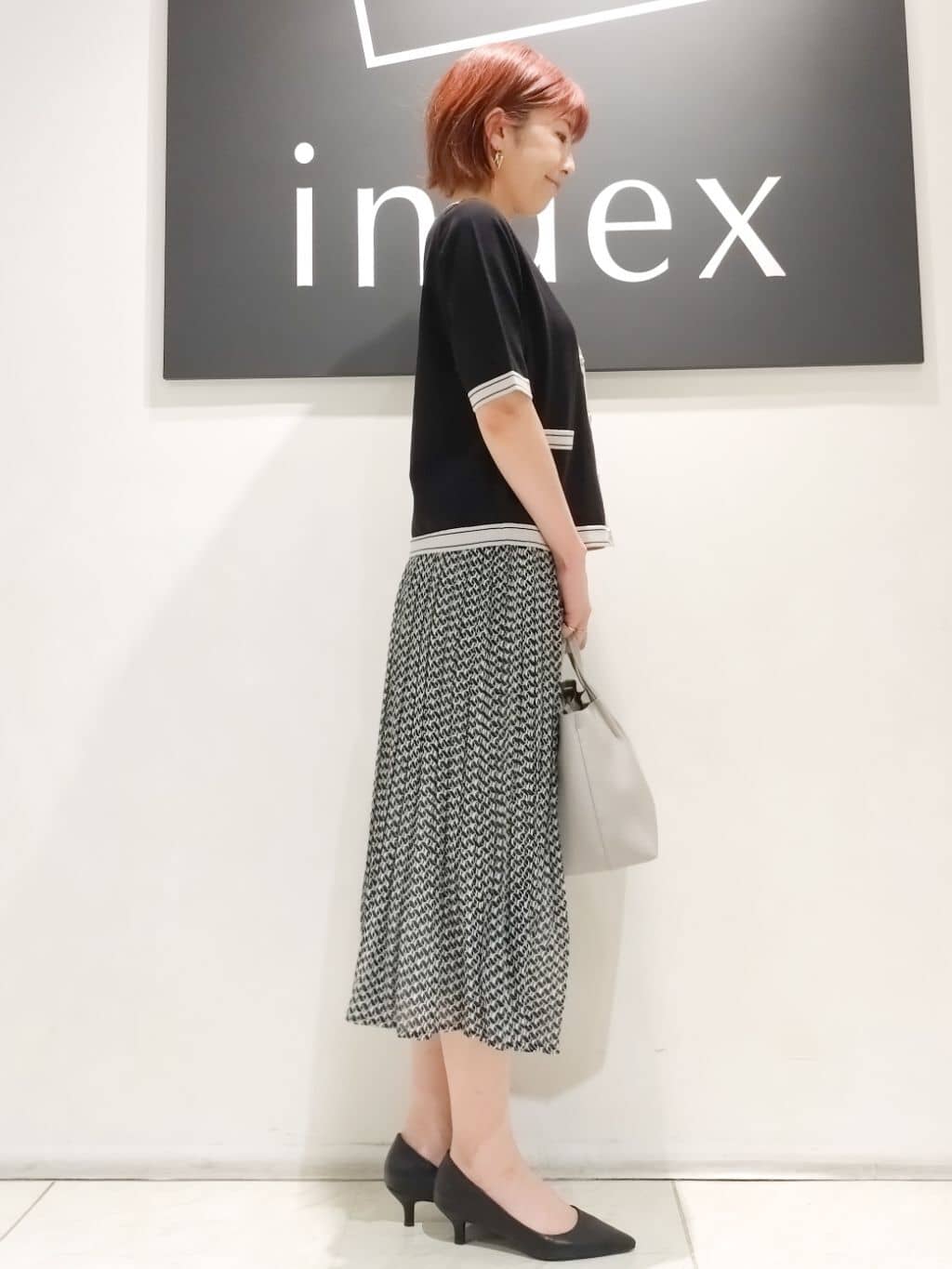 n.さんの「index｜《新色追加》着丈が選べる！プリーツフレアスカート【イージーケア／防シワ／洗濯機洗い可】」を使ったコーディネート