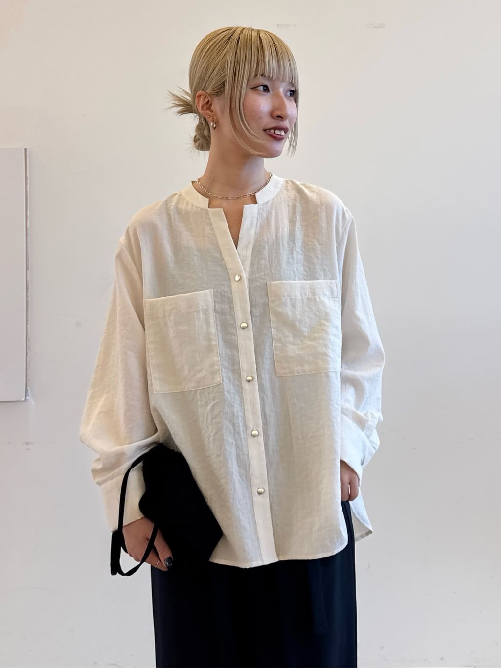 omaさんの「THE SHOP TK｜◆【体型カバー】ダブルポケットスキッパーシャツ/洗濯機OK」を使ったコーディネート