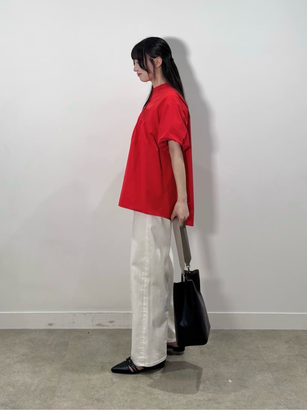 ibukiさんの「INDIVI｜【褒められデニム】ワイドストレート デニムパンツ」を使ったコーディネート