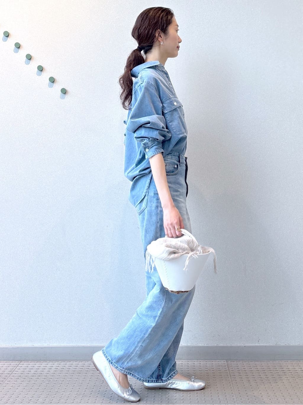 saitoさんの「DRESSTERIOR｜ヴィンテージ加工ワイドデニムパンツ」を使ったコーディネート