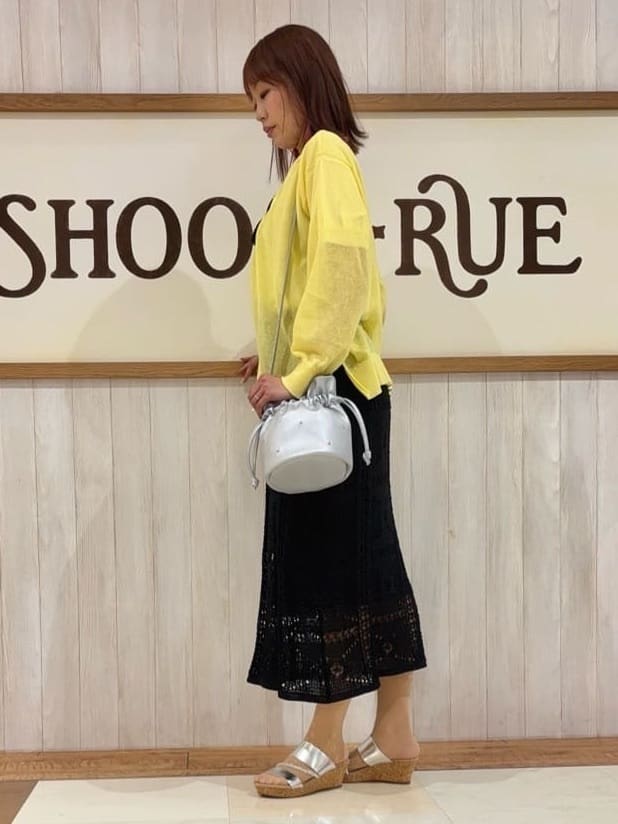 みきぽんさんの「SHOO･LA･RUE｜【S-LL/ひんやり/UV】ぷっくりラメプリントロゴTシャツ」を使ったコーディネート