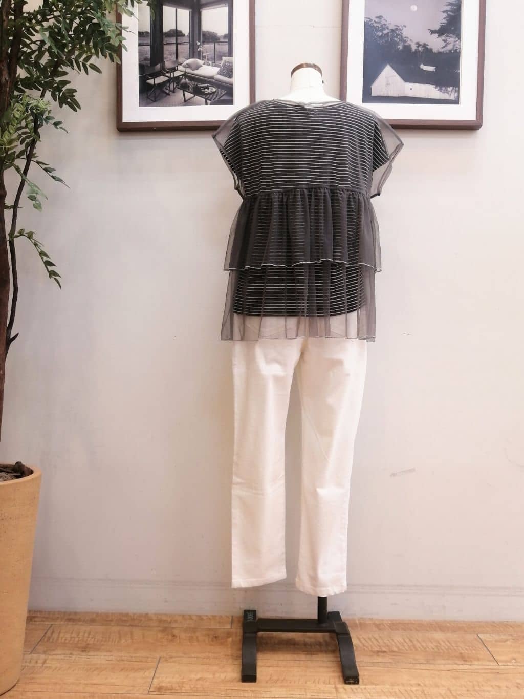 maiさんの「SHOO･LA･RUE｜◆【洗える/SS-3L/美脚シルエット】アクティブ派のデニム イージーテーパードパンツ」を使ったコーディネート
