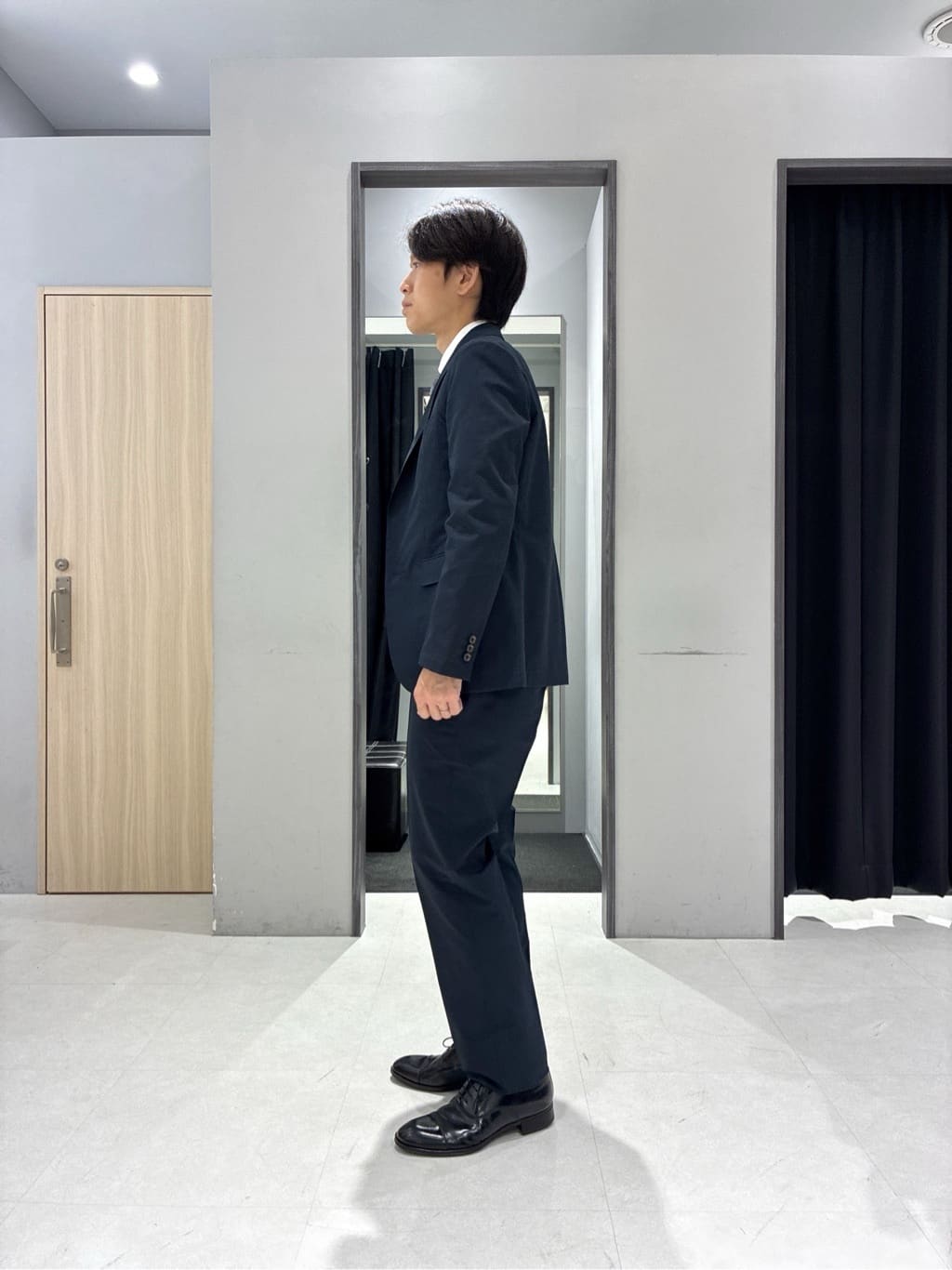 わいずみさんの「TAKEO KIKUCHI｜【Three by Three】シャイニーシャークピンヘッド ベスト / 3ピース対応」を使ったコーディネート