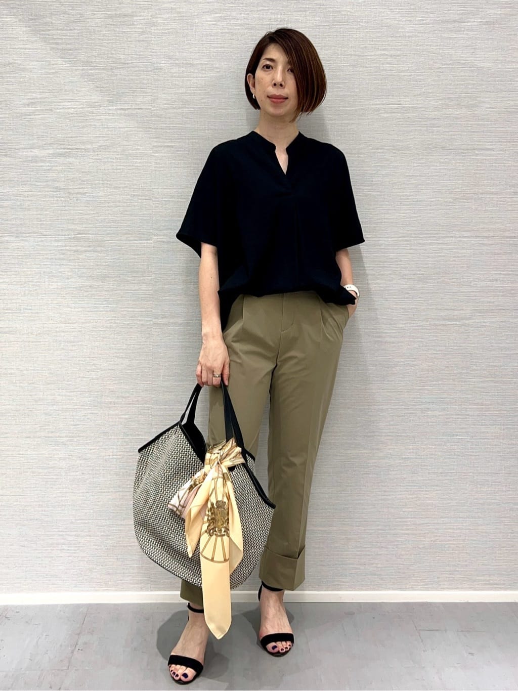 Shinakoさんの「UNTITLED｜【手洗い／88cm正方形】バイカラーハーネススカーフ」を使ったコーディネート