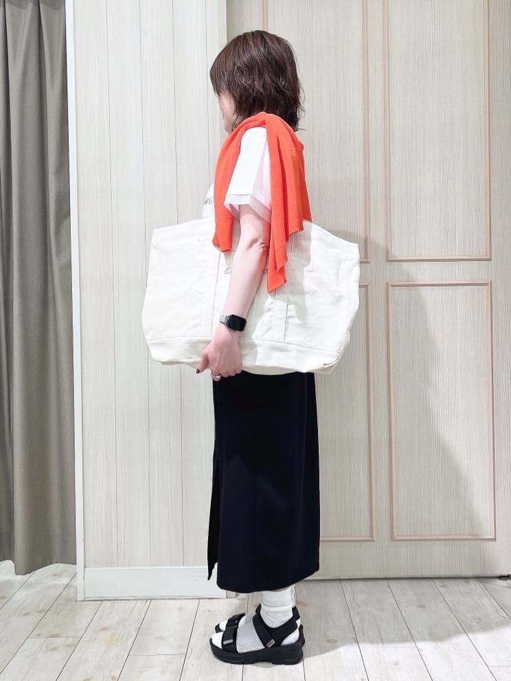 kaneさんの「SHOO･LA･RUE｜◆【高レビュー】スポーティで上品 大人のためのテープスポサン」を使ったコーディネート