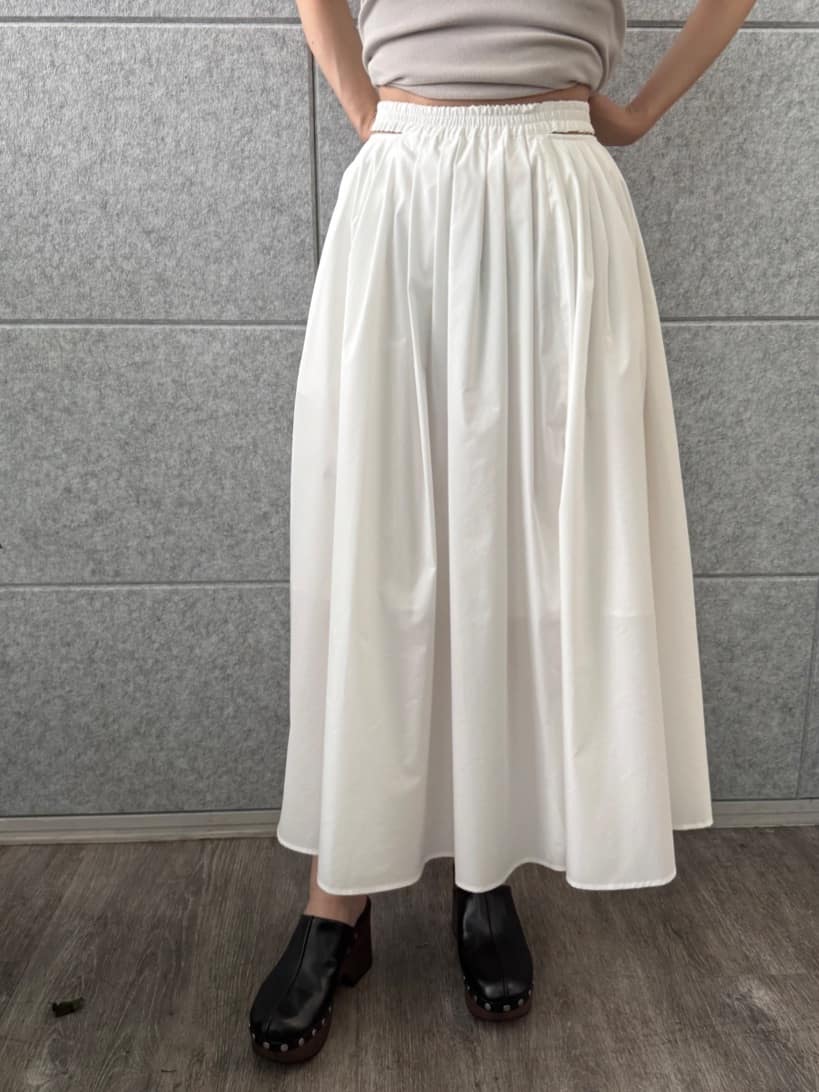 designer yukaさんの「CODE A｜side slit volume skirt」を使ったコーディネート