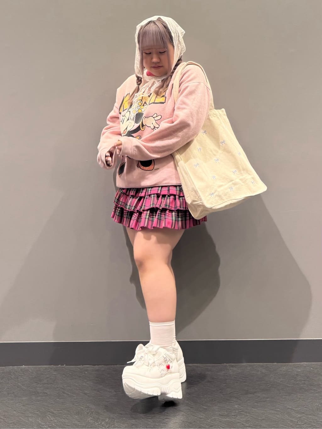 sayakaさんの「ESPERANZA｜取り外し自由♪マルチWAY厚底レースイチゴチャームスニーカー」を使ったコーディネート