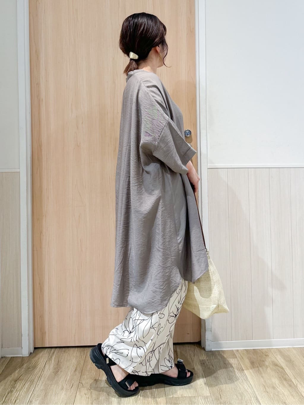 mimoさんの「SHOO･LA･RUE｜◆【洗える/S-LL/ひんやり】ゆったりチュニックワンピース」を使ったコーディネート