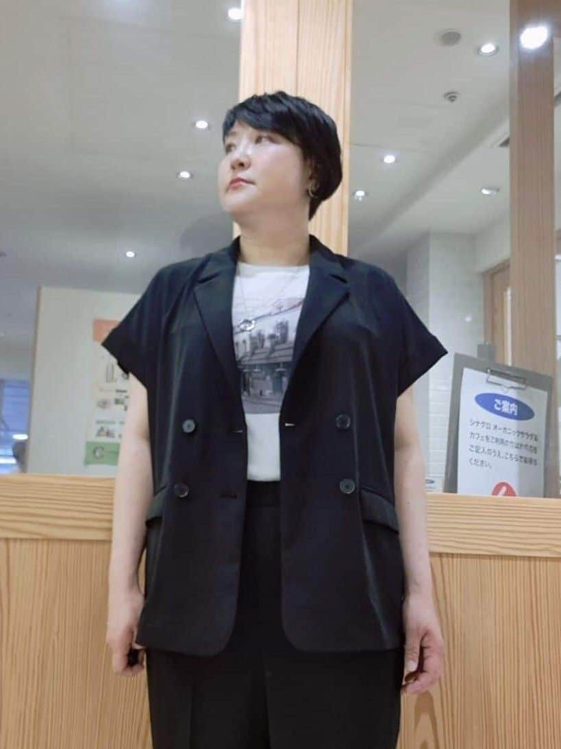 ますこさんの「UNTITLED｜【手洗い／58cm正方形】チェーンベルトスカーフ」を使ったコーディネート