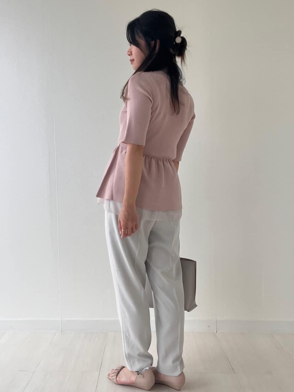Mori Moriさんの「index｜ストレッチテーパードパンツ【洗濯機洗い可／吸水速乾／防シワ】」を使ったコーディネート